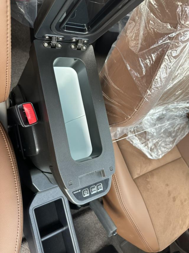 C76柴油八缸天津保税区裸车现车价格爱游戏(ayx)24款丰田酷路泽L(图3)