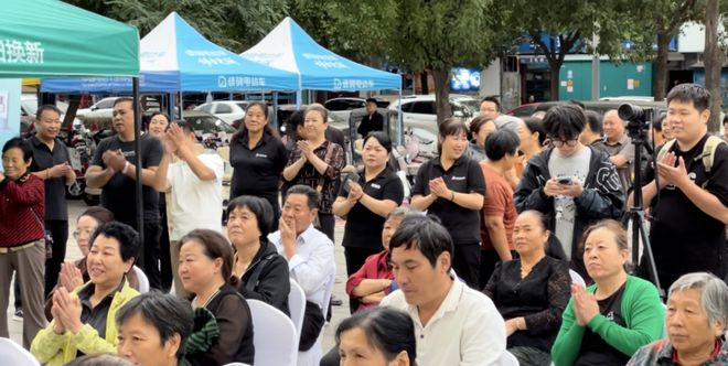 消费活动暨海信百亿补贴活动在南阳家电大世界盛大启动爱游戏平台南阳市2024年“惠享南都 欢购国庆”促(图9)