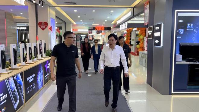 消费活动暨海信百亿补贴活动在南阳家电大世界盛大启动爱游戏平台南阳市2024年“惠享南都 欢购国庆”促(图17)