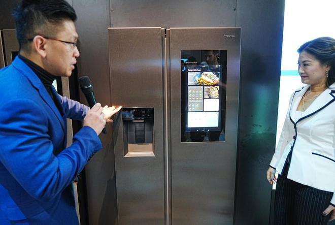 耀CES2025引领智能家居新潮流爱游戏app海信大屏冰箱780闪(图6)