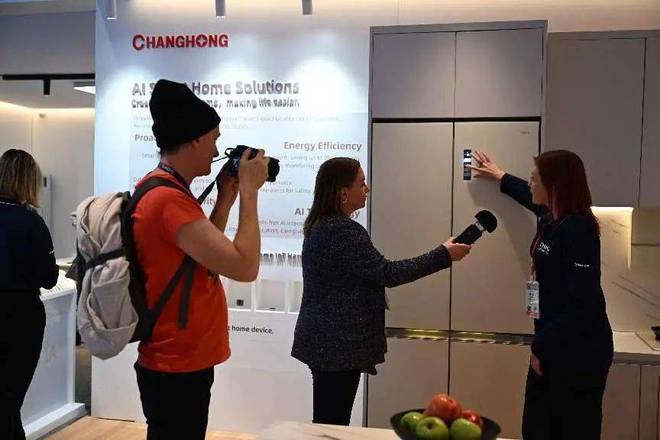 多款AI产品代言中国“智”造最抢眼爱游戏最新CES 2025开幕长虹(图3)