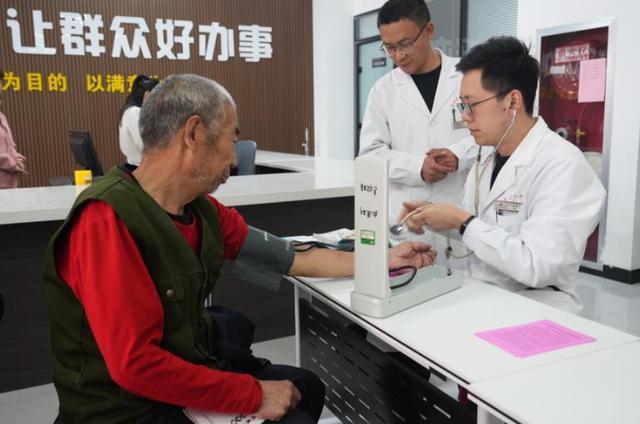 义诊“直通”家门口 服务群众零距离爱游戏(ayx)中国网站铜川宜君：
